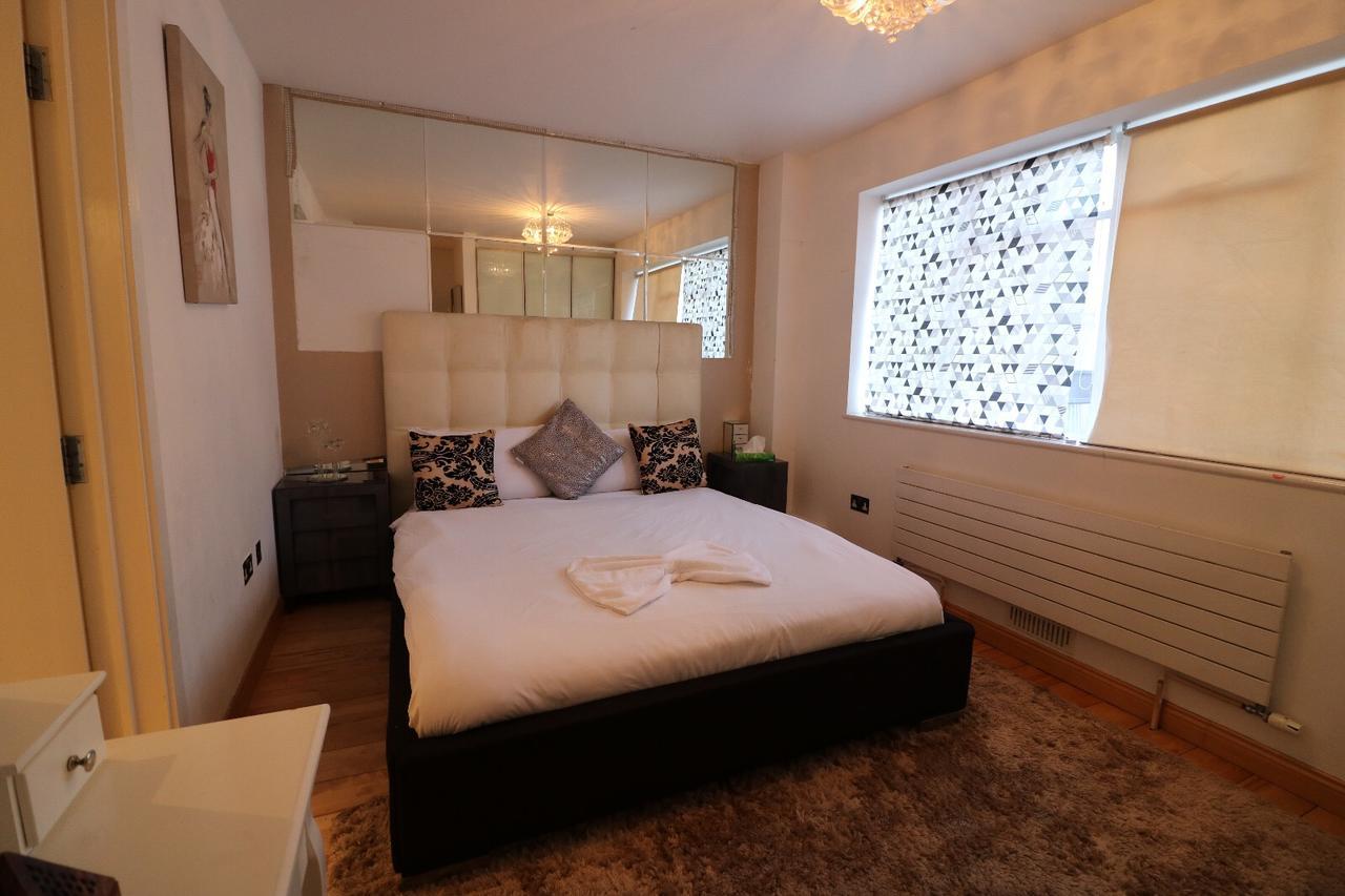 Knightsbridge *